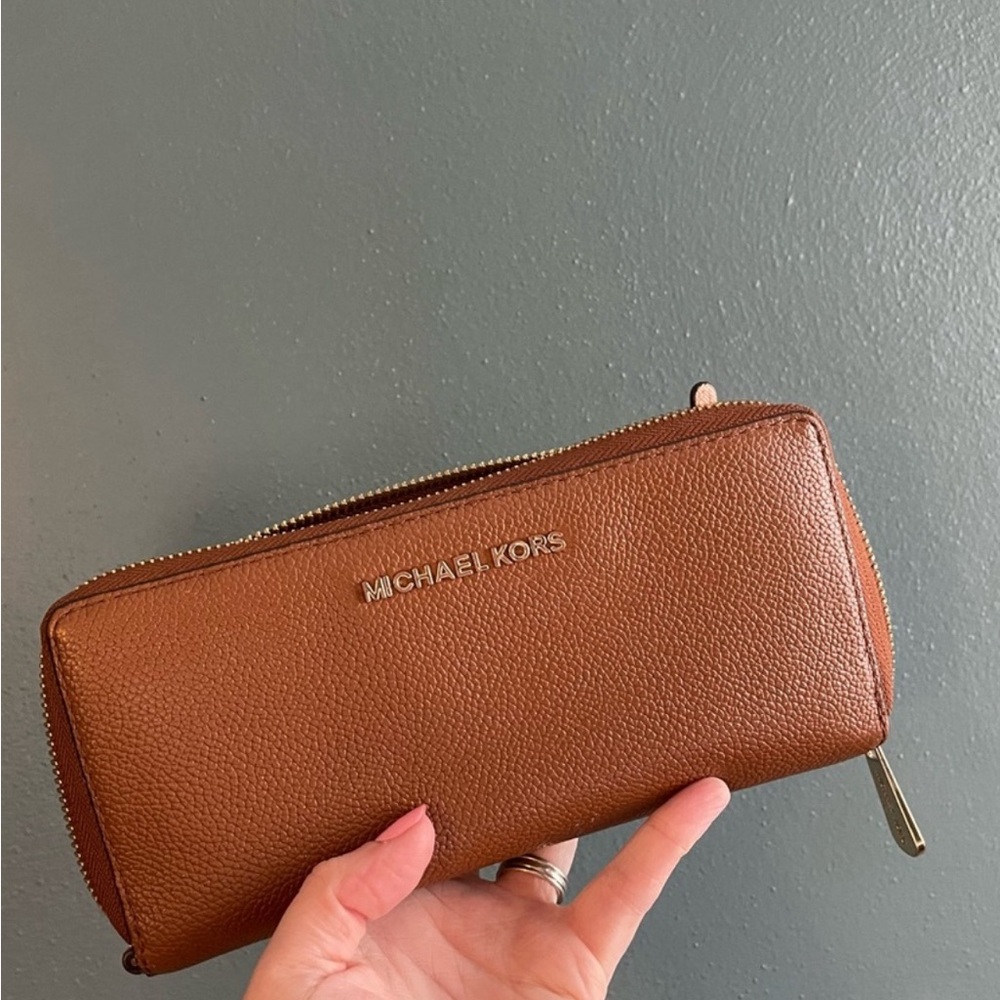 Michael kors zip around wallet
